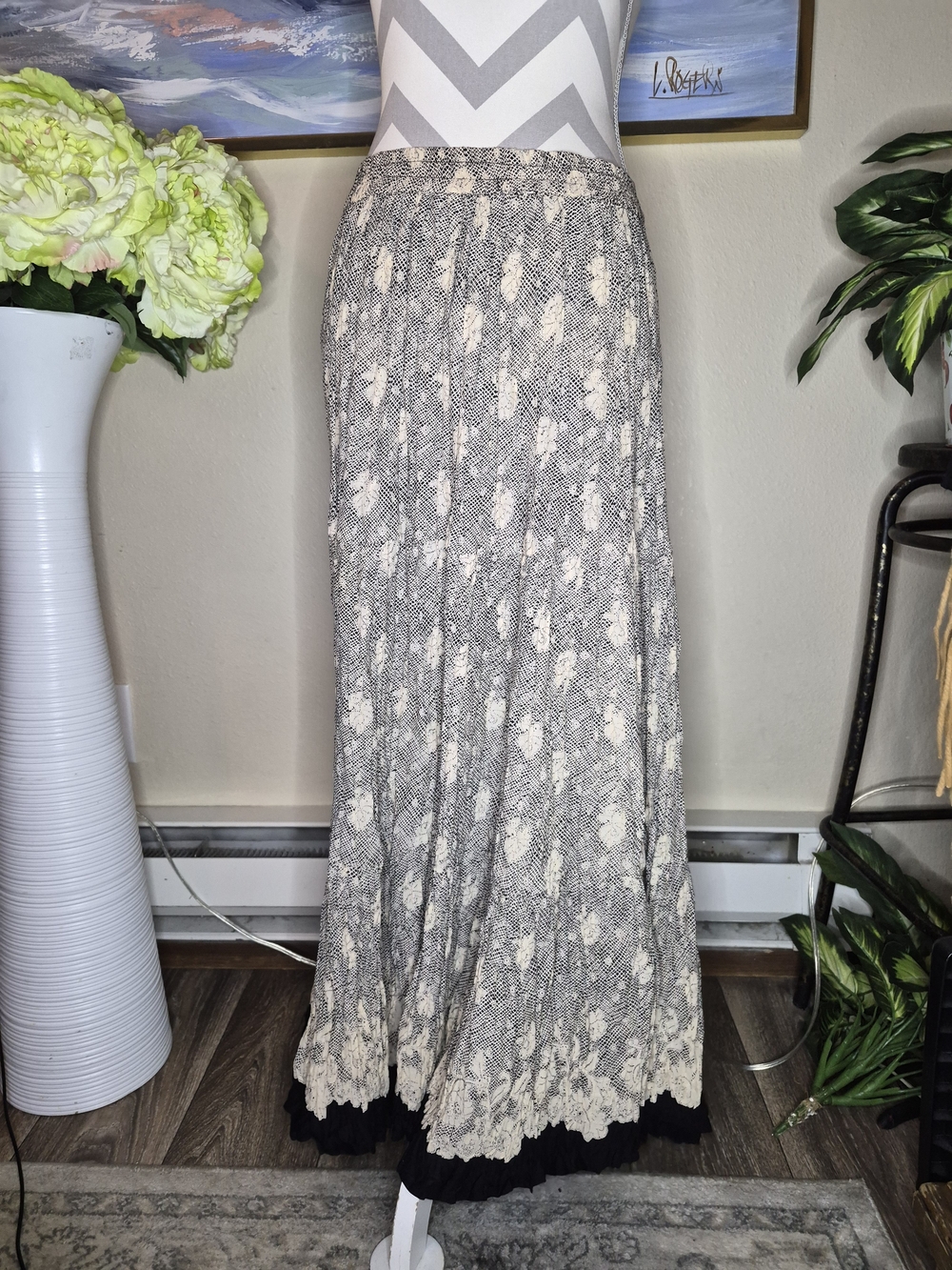 Vintage Phool Elegant Black and Cream Maxi Skirt - Picture 3 of 5
